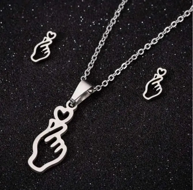 Elegant Heart Pendant Necklace - Stainless Steel Love Jewelry